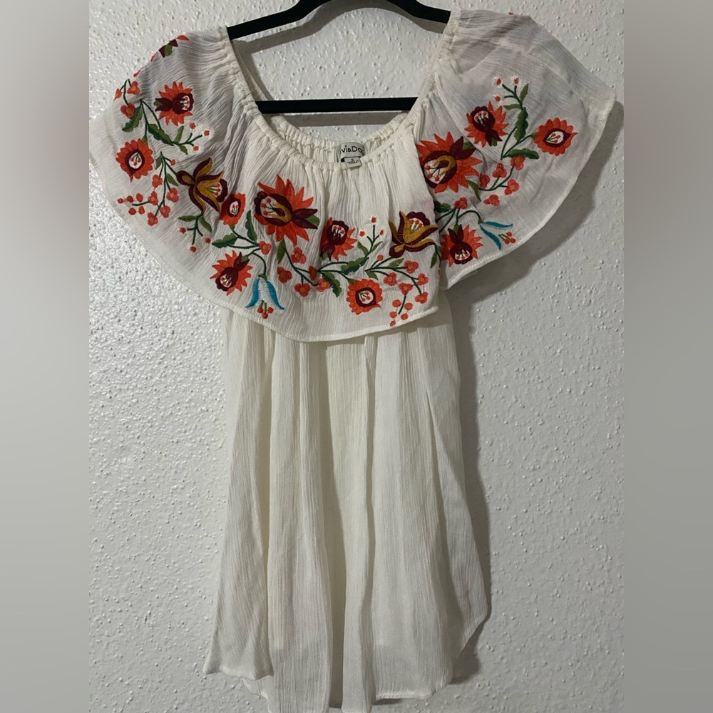Davi and Dani ruffle top